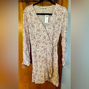 Abercrombie & Fitch White V-Neck Wrap Dress with Cuffed Sleeves